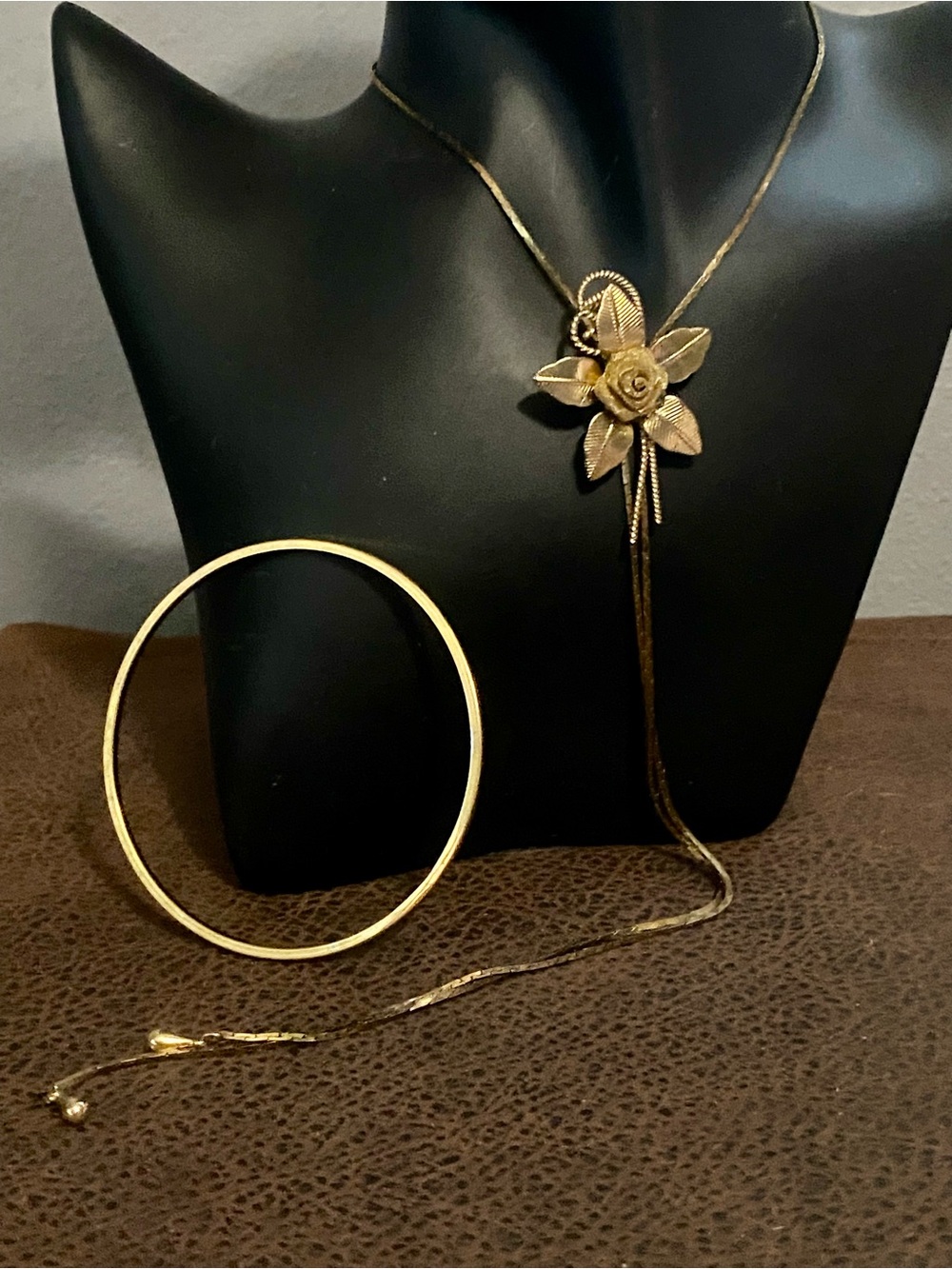 Gold Flower Lariat or Bolo Style Necklace with Matching Gold Bangle